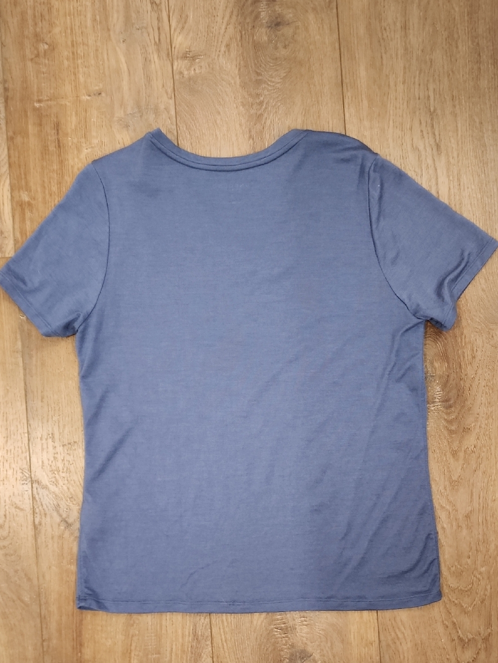 Unbound Merino V-Neck T-Shirt 100% Merino Wool Classic Minimalist size Large - Picture 4 of 4
